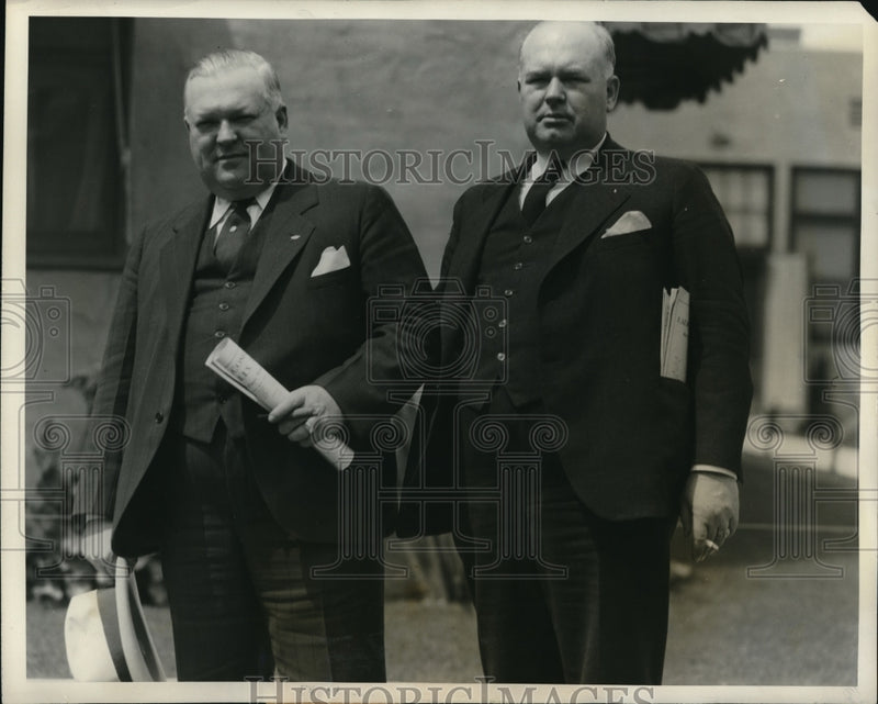 Load image into Gallery viewer, 1931 Press Photo E.E. Penrod &amp; twin brother E.W. Penrod, film slaesmen
