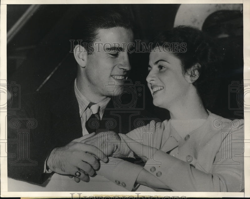 Load image into Gallery viewer, 1936 Press Photo Mr &amp; Mrs George Beban in Los Angeles on Santa Rosa liner
