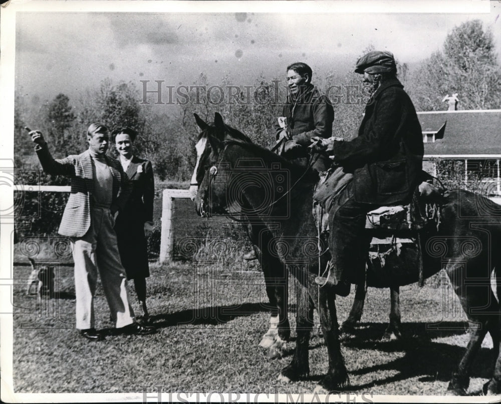 1941 Press Photo High River Alberta Duke & Duchess of Windsor at their ranch