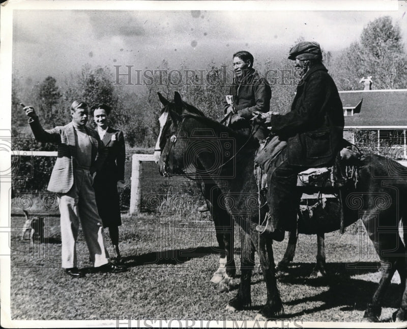 Load image into Gallery viewer, 1941 Press Photo High River Alberta Duke &amp; Duchess of Windsor at their ranch
