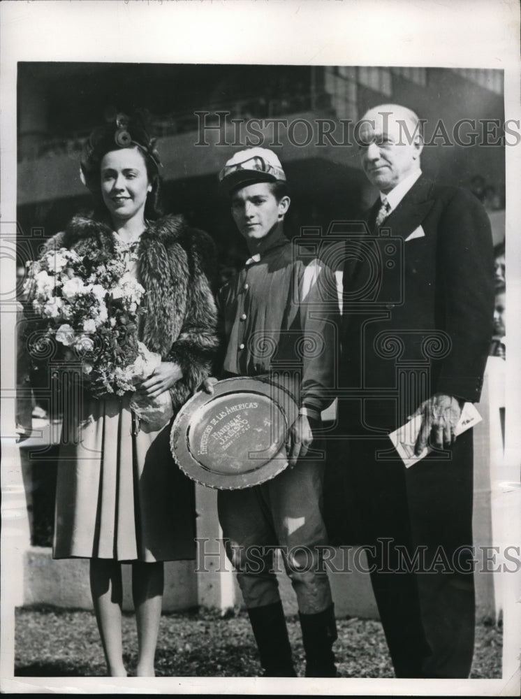 Load image into Gallery viewer, 1946 Press Photo Sen John J Dunnigan awarded silver plate to Jockey J. Nunez
