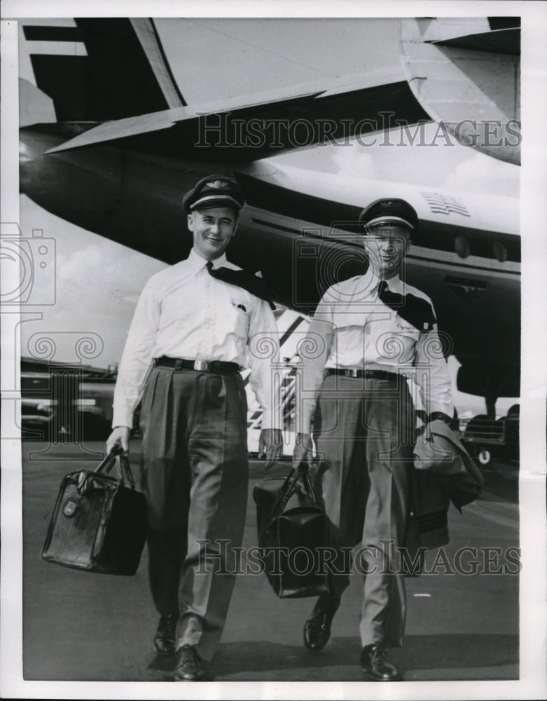 Load image into Gallery viewer, 1954 Press Photo Washington D.C., Captain Harry Smith and Son, Military Pilots
