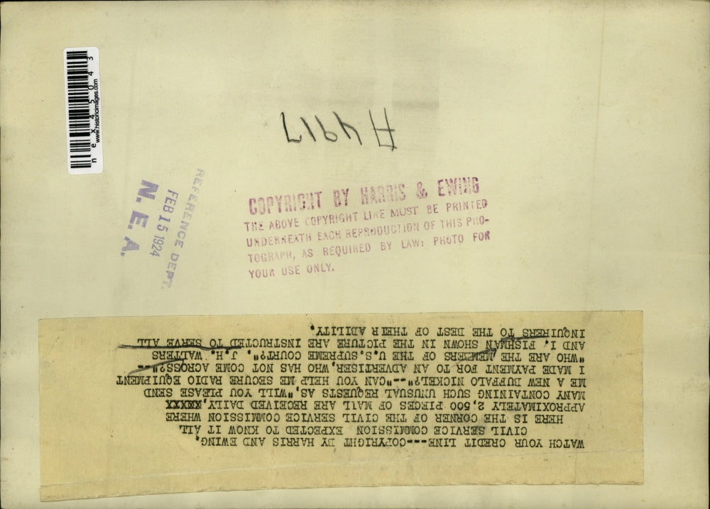 1924 Press Photo J H Walters & I Fishman, Civil Service Commission w/ mail