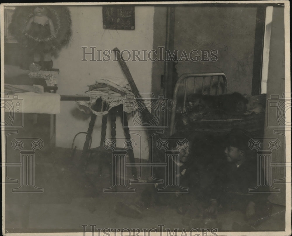 1924 Press Photo Interior North Carolina Cotton Mill lookers home