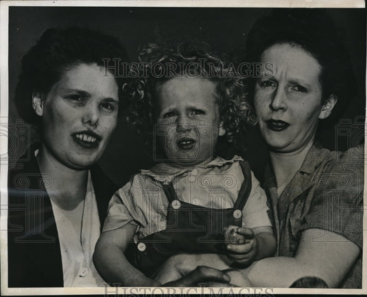 1946 Press Photo Mrs. Margaret Taylor saved the lives of May Taylor and William