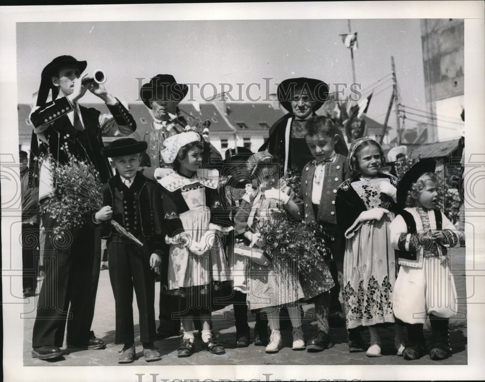 1949 Press Photo Orleans France provincial Joan of Arc festival