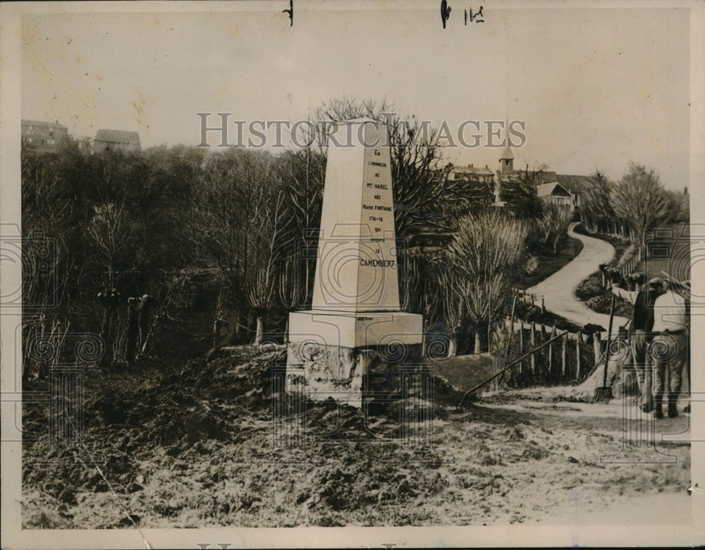 1927 Press Photo Memoria to marie Harel inventor of Camembert Cheese