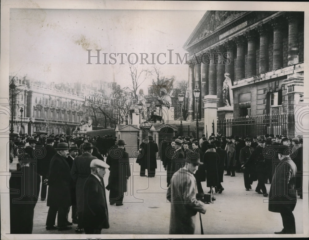 1936 Press Photo Crowds outside the Chamber of Deputies
