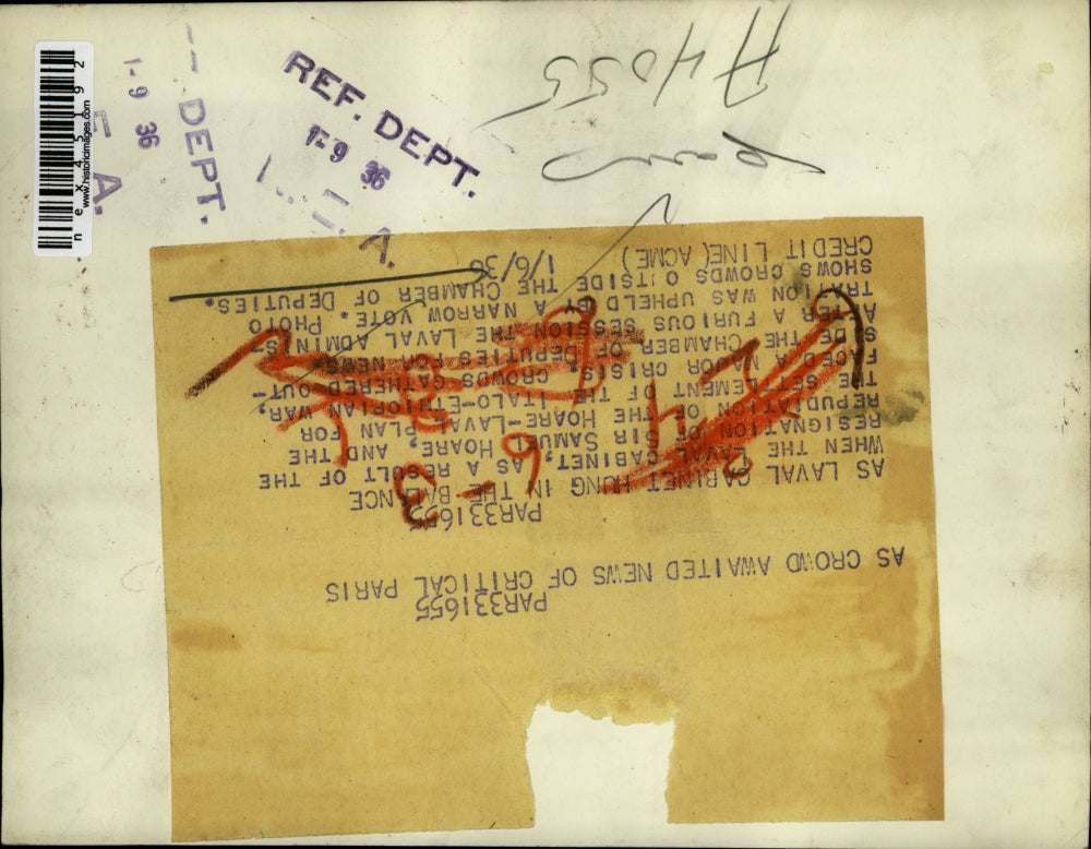 1936 Press Photo Crowds outside the Chamber of Deputies