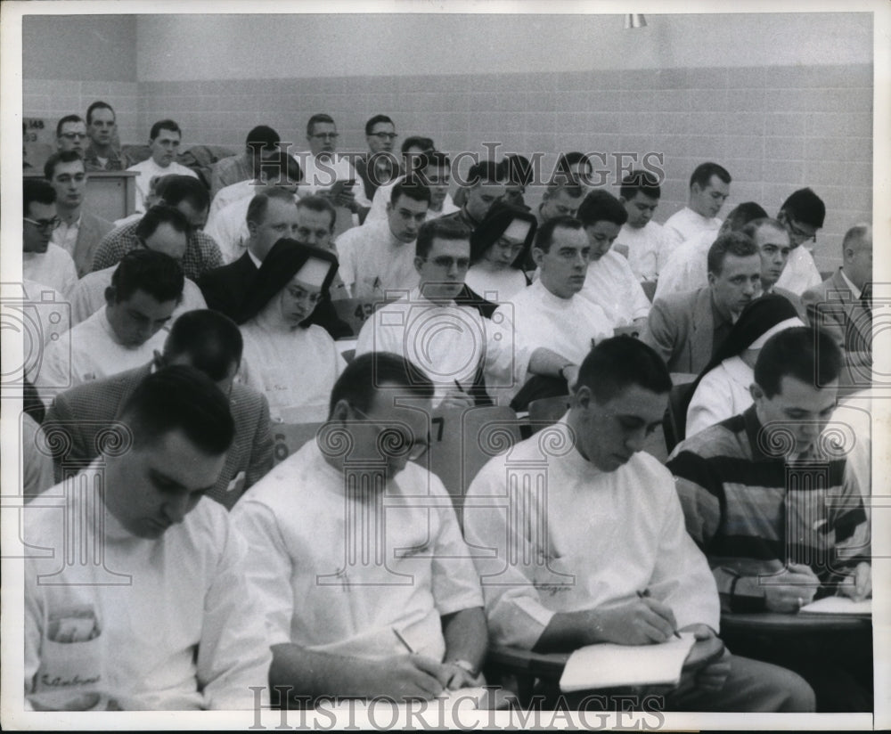 1958 Press Photo Sisters Jessica, Florita and Christina during a class lecture