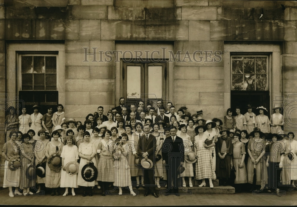 1923 Press Photo Group of People Pose In State Capitol - Raleigh North Carolina