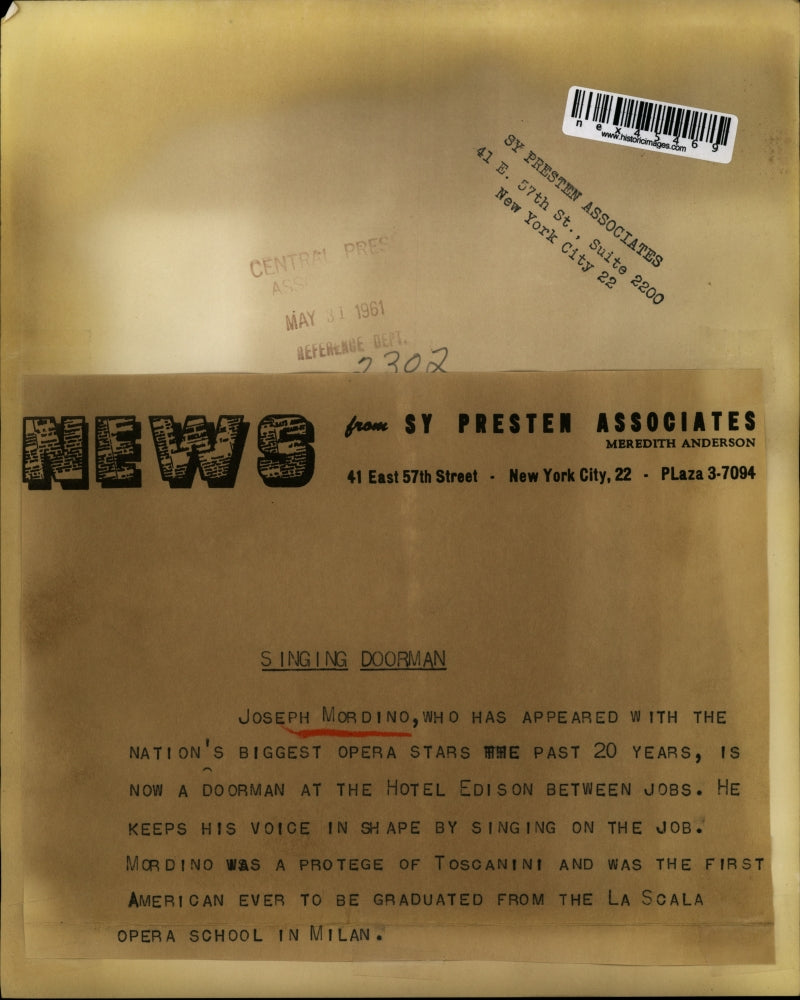 1961 Press Photo Joseph Mordina an opera star now a doorman at Hotel Edison