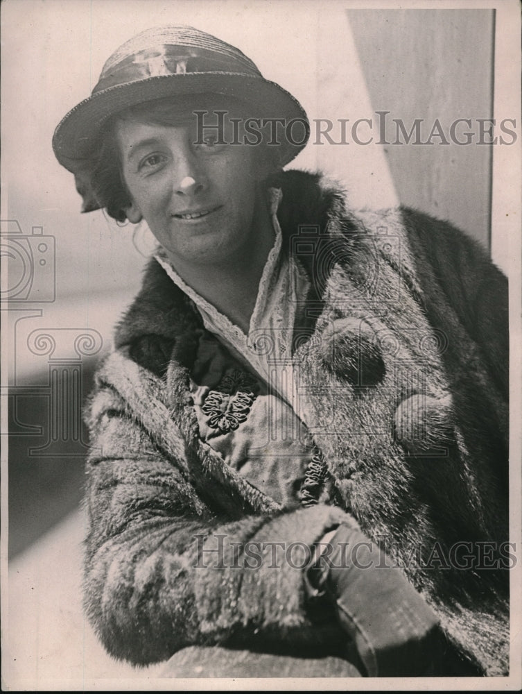 1923 Press Photo Miss B.W. Paper - nex45590