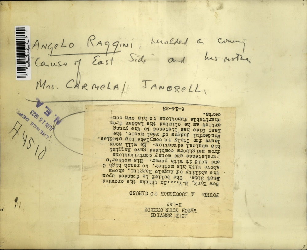 1923 Press Photo Opera Singer Angelo Raggini with his mother in New York, NY