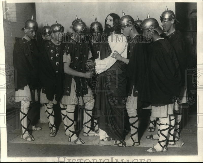 Load image into Gallery viewer, 1924 Press Photo "Veronica's Veil" play in Germany
