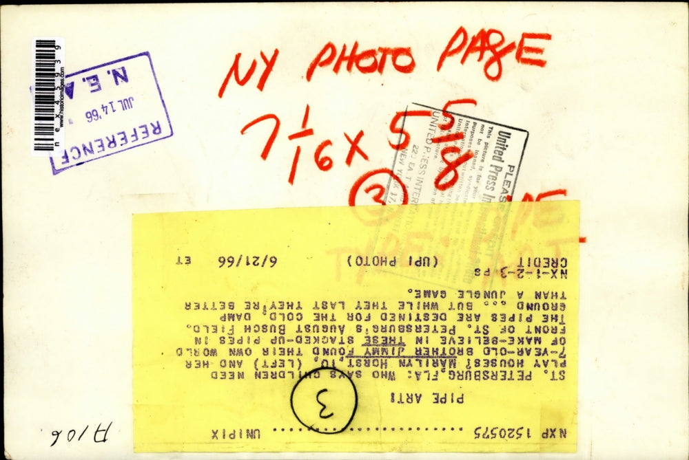 1966 Press Photo St Petersburgh Fla Mar & Jim Horst in pipes for construction