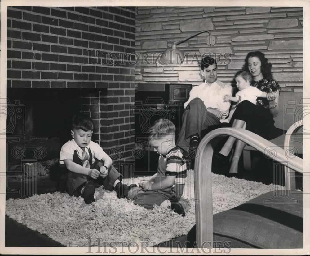 1949 Press Photo Living room of Robert J Kirkpatrick's home