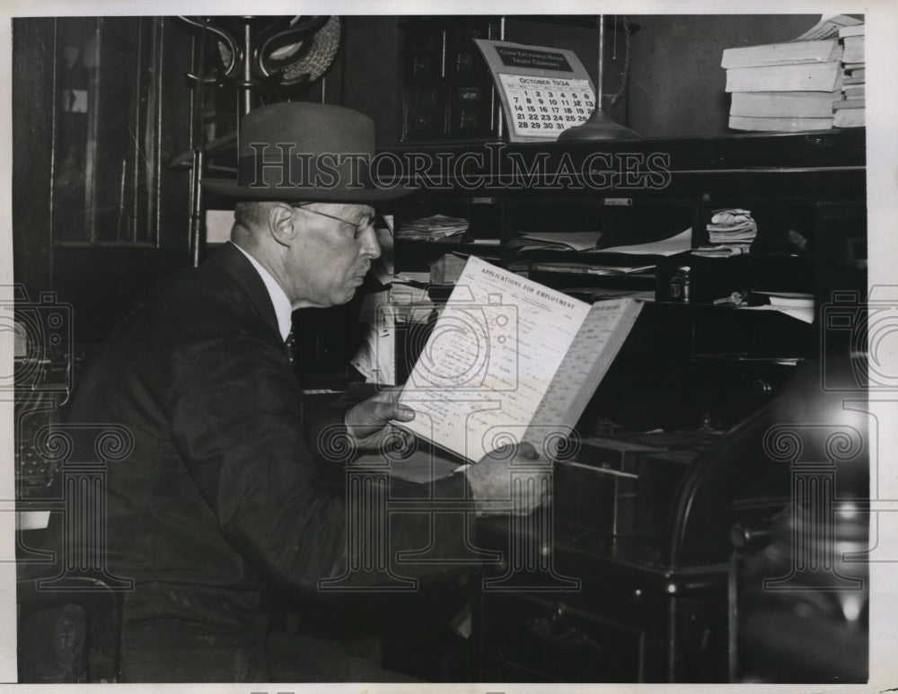 1934 Press Photo EVC Pescia employment agency testifies in B Haupmann case