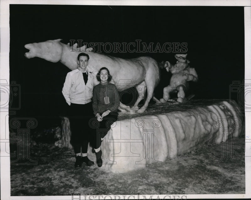 Load image into Gallery viewer, 1938 Press Photo Miss Katherine Avilla Brook &amp; Dick with winning ice sculpture
