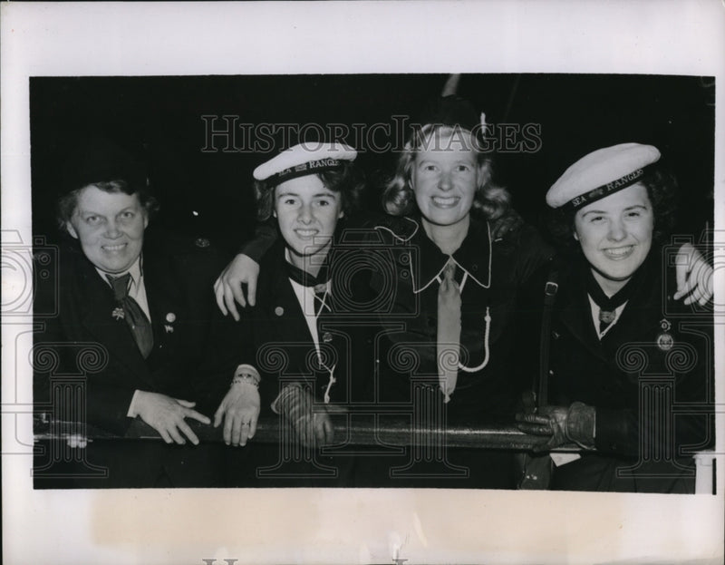 Load image into Gallery viewer, 1950 Press Photo Southampton England Girl Rangers Edwards, Fridstrom, Crawford
