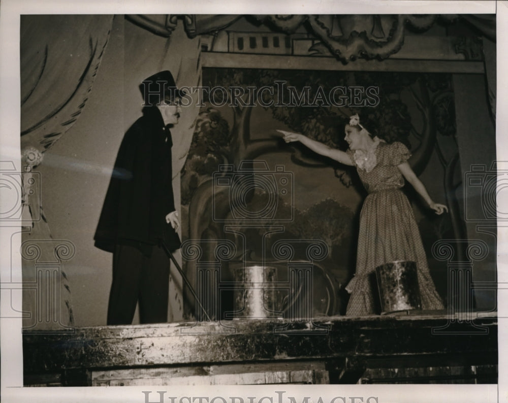 1940 Press Photo Nahma students in The Drunkard play Marquette Summer theater