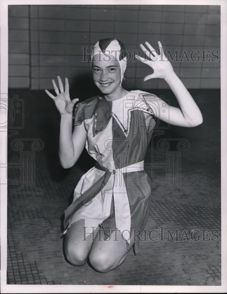 Load image into Gallery viewer, 1952 Press Photo Debbie Curtis age 14 dressed as the Joker
