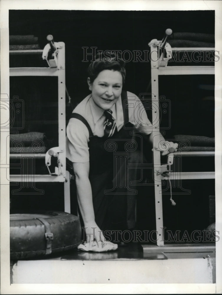 1941 Press Photo London England Rene Moisence friend of Leo Tolstoy