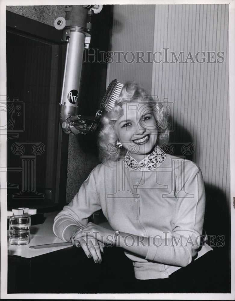 1955 Press Photo Sally Tench - nex46565