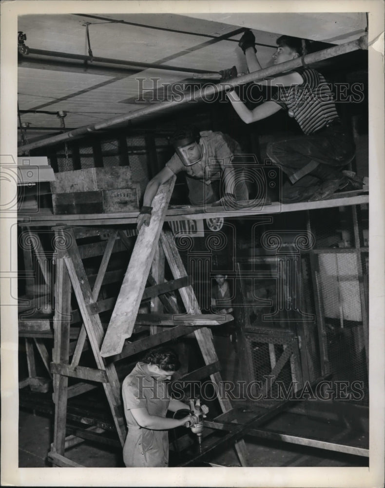 1942 Press Photo Falling Objects Cause Injuries in Factories