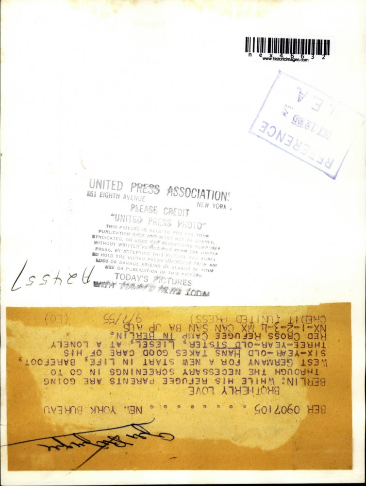 1955 Press Photo Hans and Liesel at Red Cross Refugee Camp in Berlin