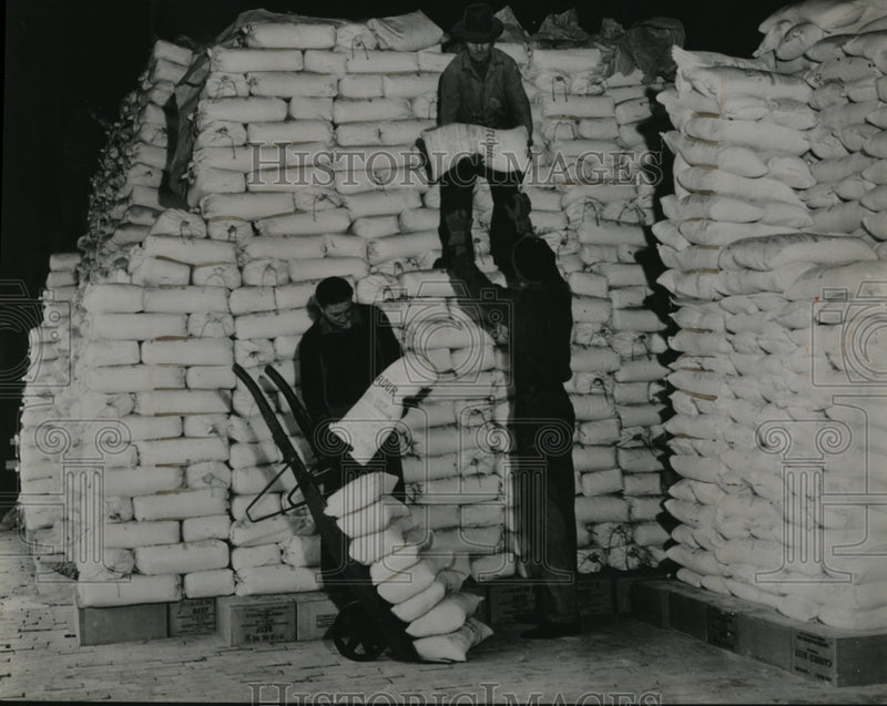 Load image into Gallery viewer, 1938 Press Photo Federal Surplus Commodities Corp allocates flour in Ohio
