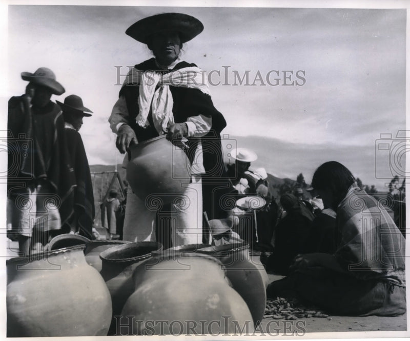 Load image into Gallery viewer, 1955 Press Photo Pottery business by the Indians
