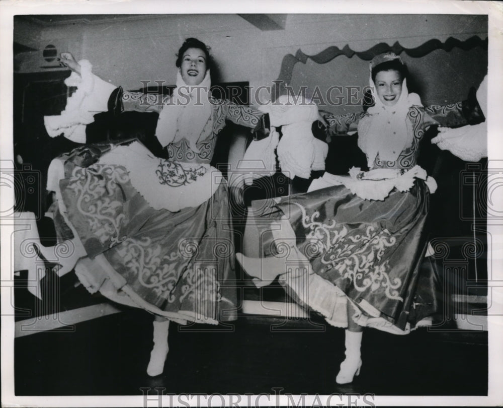 1955 Press Photo The Greco sisters, Tina and Lily dancing Greek Motives