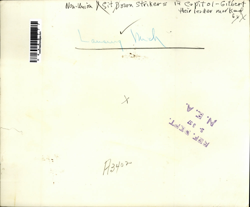 1937 Press Photo Non-Union sit down strikers in Capitol, Gilbert their leader