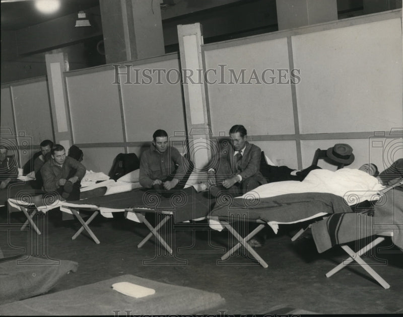 Load image into Gallery viewer, 1931 Press Photo Hunger Marchers in Bunks at Public Hall Basement
