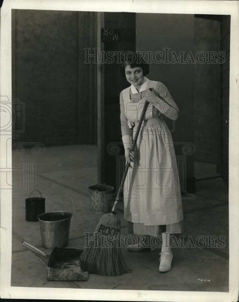 1923 Press Photo Helen Chadwick on Goldwyn stage