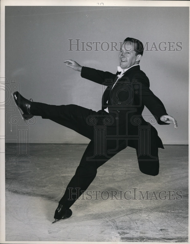 Load image into Gallery viewer, 1949 Press Photo ice skater Roy Shipstad of Ice Follies 1949
