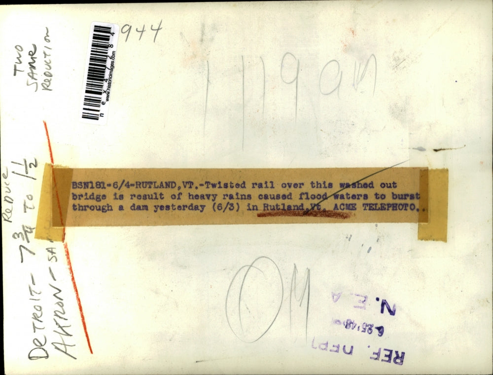 1948 Press Photo Twisted rail over washed out bridge in Rutlant, VT