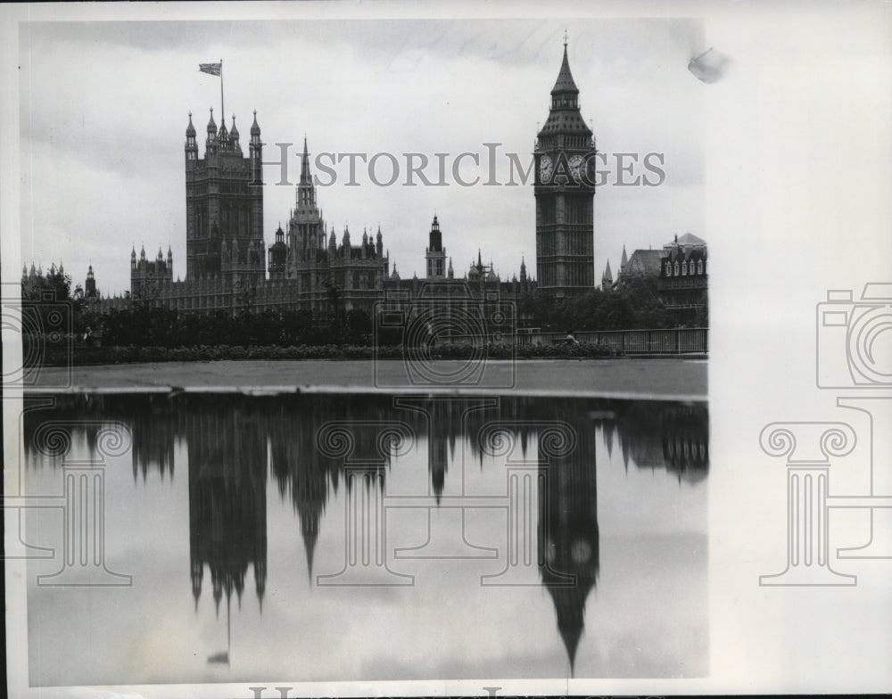 1961 Press Photo Houses of Parliament and Big Ben Blurred in Thames River