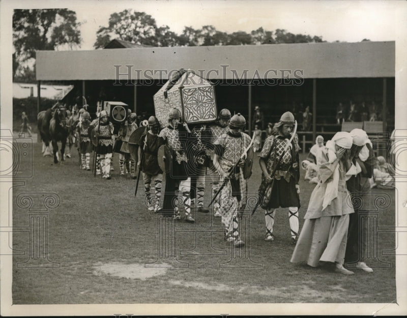 Load image into Gallery viewer, 1926 Press Photo Episode One Roman Bristish A.D. at the Buria of Saxon Chief
