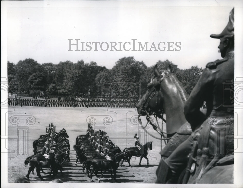 1956 Press Photo Equestrian Statue General Wolseley Looks Down On Marching Ranks