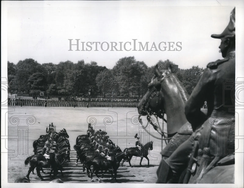 Load image into Gallery viewer, 1956 Press Photo Equestrian Statue General Wolseley Looks Down On Marching Ranks
