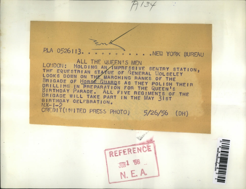 1956 Press Photo Equestrian Statue General Wolseley Looks Down On Marching Ranks