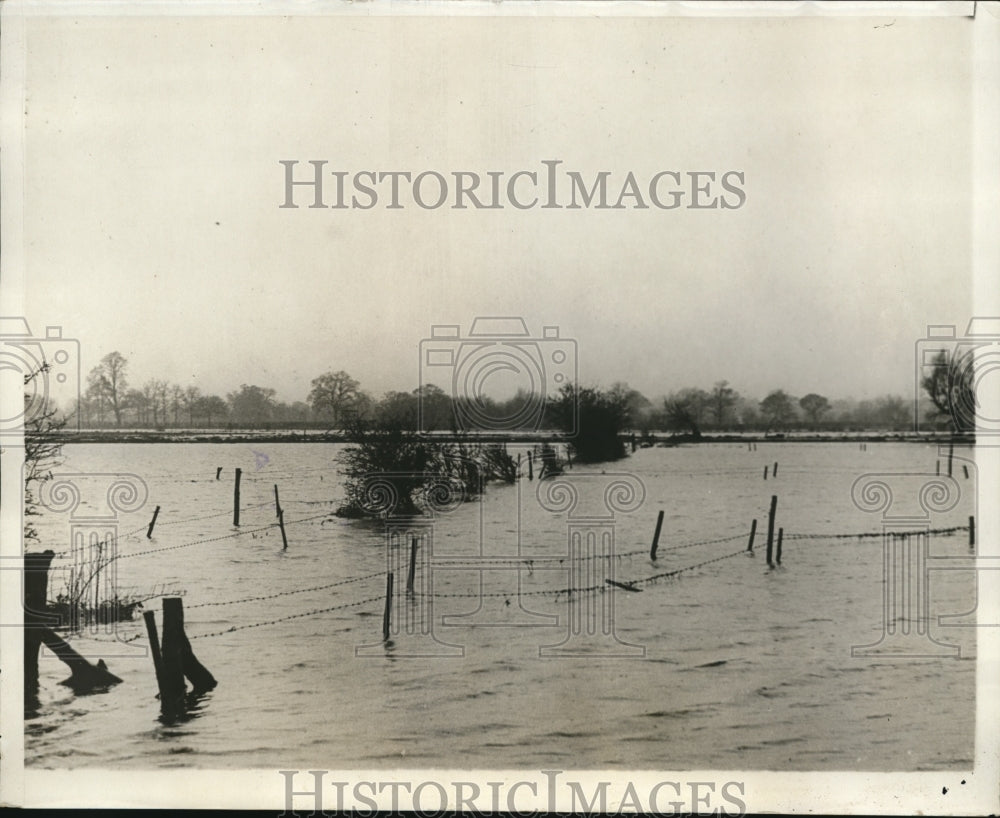 1929 Press Photo View of the Flooded County side around Reading in London