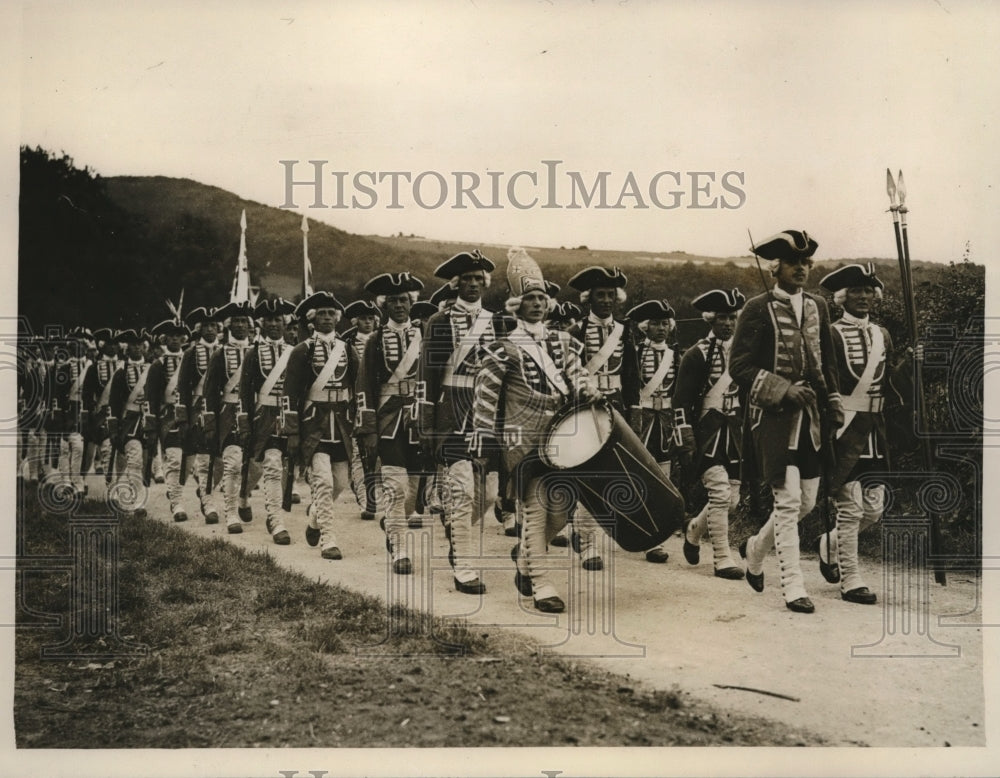1931 Press Photo A Column of troops in period costume on th road to the arena