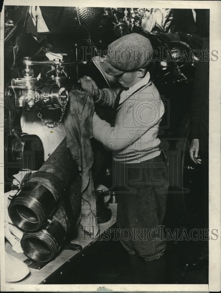 1925 Press Photo Clarence Sentenced to Polishing Brass on Fire Engine