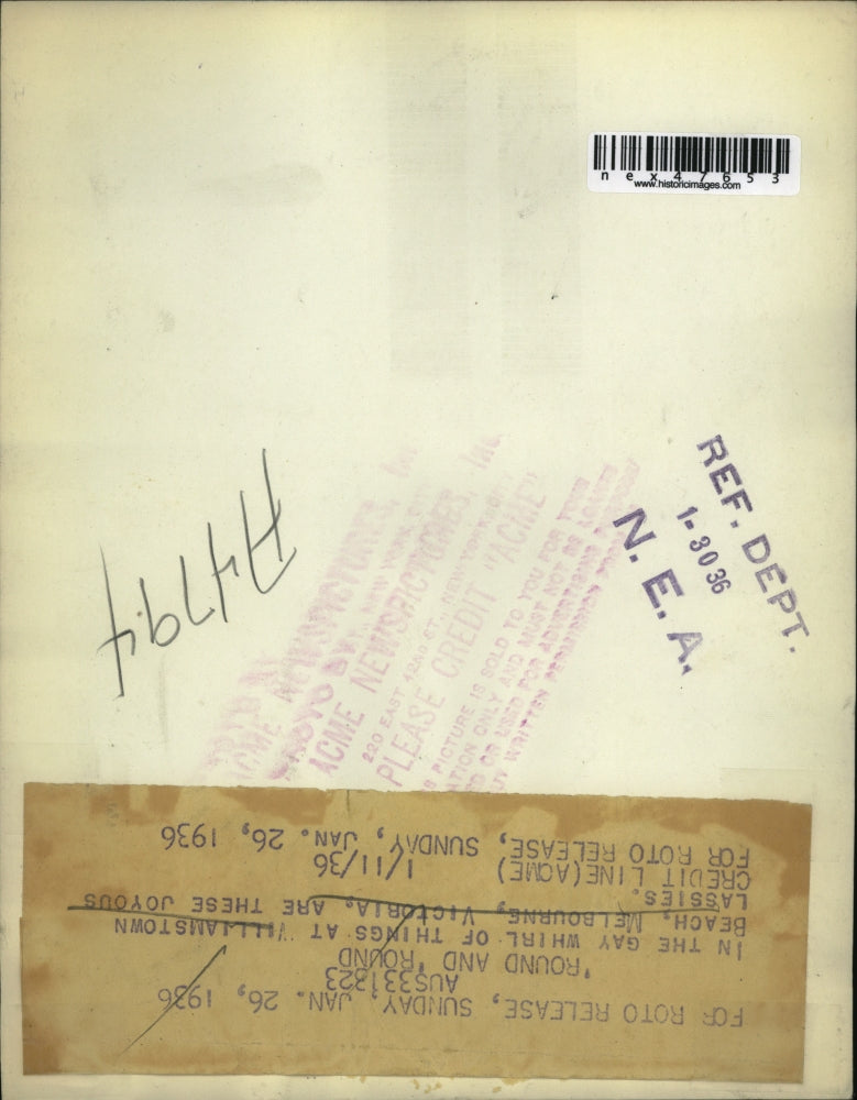 1936 Press Photo Jouous Lassies at Williamstown Beach, Melbourne, Victoria