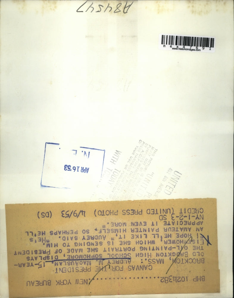 1953 Press Photo Audrey M. MacAuslan w/ portrait of President Eisenhower