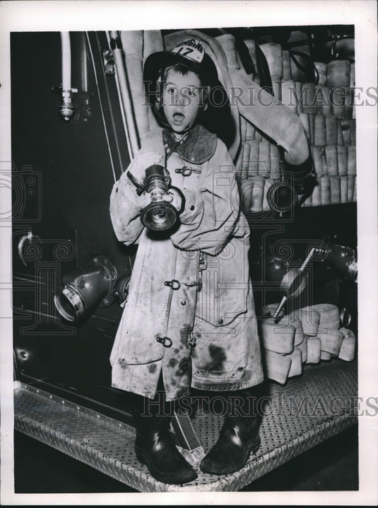 1952 Press Photo Tommy Engelman, guest of LA Engine Company No. 7