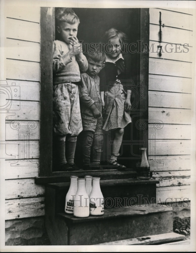 1938 Press Photo John Sebastian's children, their father works only twice a week